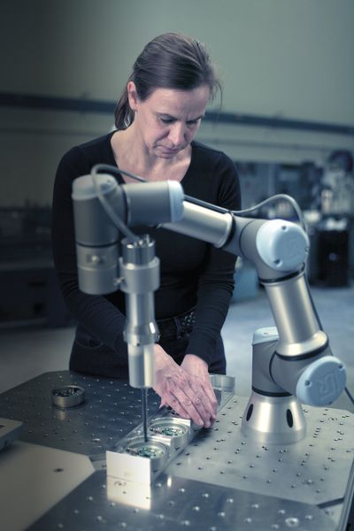 Automate quick and precise dispensing applications with collaborative robots Automate quick and precise dispensing applications with collaborative robots